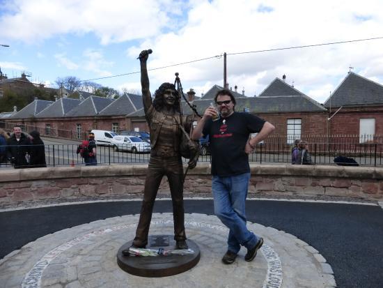 Bon Scott Statue