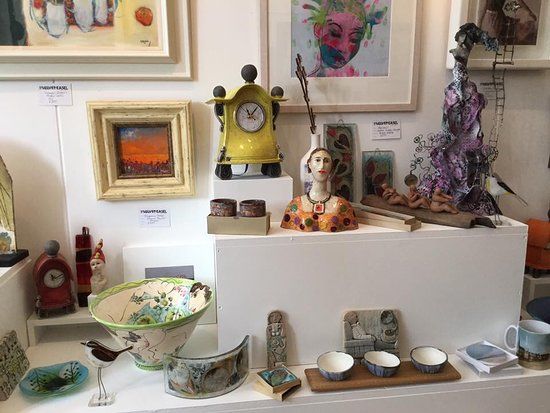 The Velvet Easel Gallery